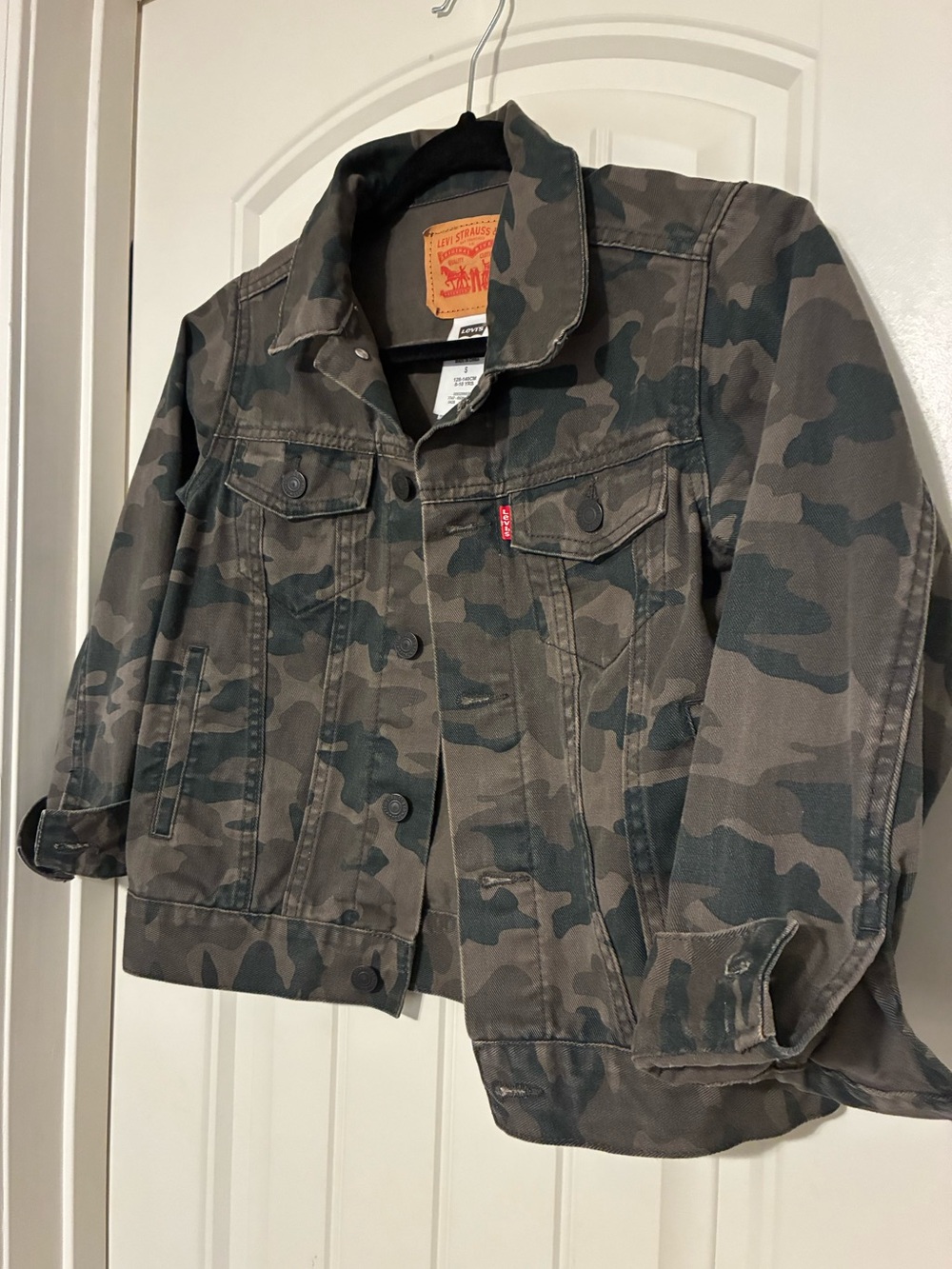 Levi's Kids Camo Denim Trucker Jacket - Olive Green & Dark Green - Picture 2 of 5